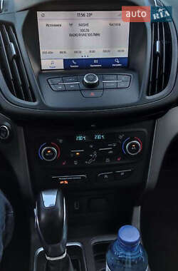 Внедорожник / Кроссовер Ford Escape 2019 в 