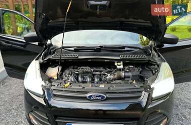 Внедорожник / Кроссовер Ford Escape 2015 в 