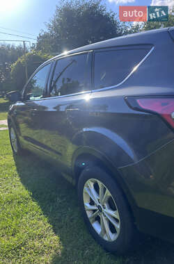 Позашляховик / Кросовер Ford Escape 2017 в 