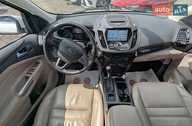 Внедорожник / Кроссовер Ford Escape 2016 в 