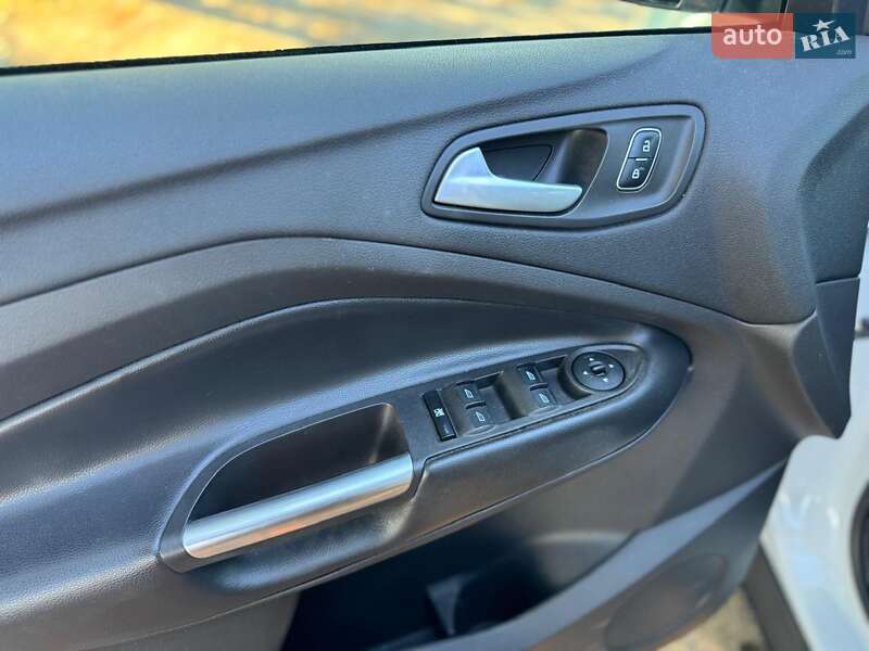 Внедорожник / Кроссовер Ford Escape 2018 в Дубно