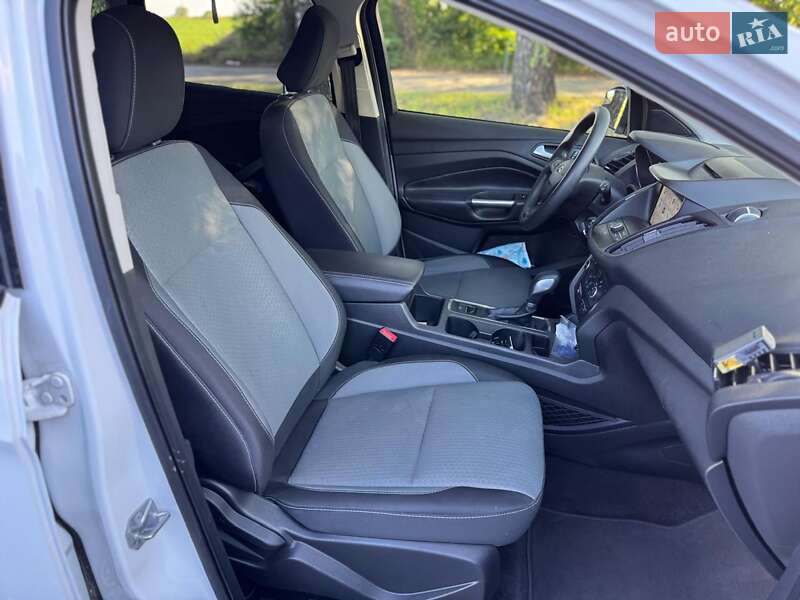 Внедорожник / Кроссовер Ford Escape 2018 в Дубно