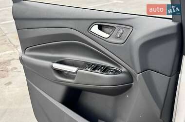 Внедорожник / Кроссовер Ford Escape 2016 в 