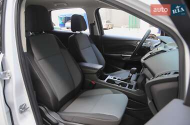 Внедорожник / Кроссовер Ford Escape 2016 в 