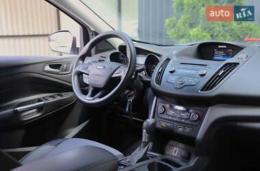 Внедорожник / Кроссовер Ford Escape 2016 в 