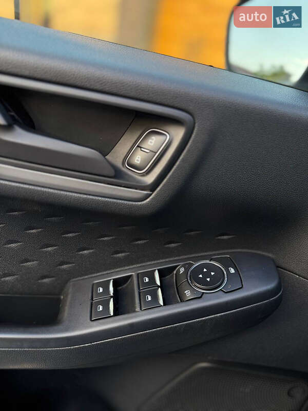 Внедорожник / Кроссовер Ford Escape 2019 в Тернополе
