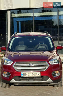 Внедорожник / Кроссовер Ford Escape 2018 в 