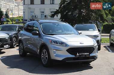 Позашляховик / Кросовер Ford Escape 2022 в 