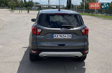 Внедорожник / Кроссовер Ford Escape 2018 в 