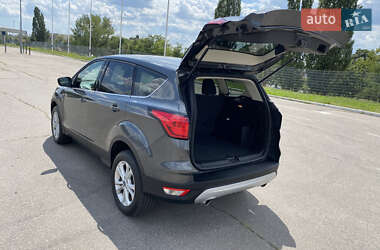 Внедорожник / Кроссовер Ford Escape 2018 в 