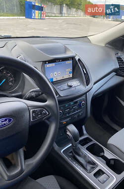 Внедорожник / Кроссовер Ford Escape 2018 в 
