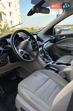 Внедорожник / Кроссовер Ford Escape 2012 в 