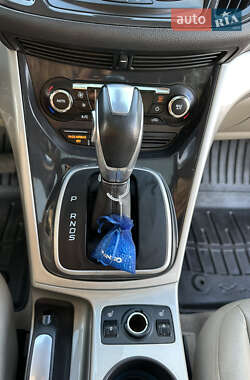 Внедорожник / Кроссовер Ford Escape 2012 в 