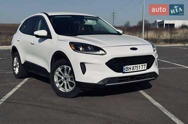 Внедорожник / Кроссовер Ford Escape 2020 в 