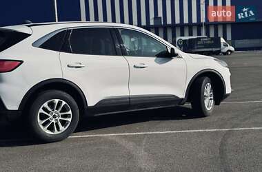 Внедорожник / Кроссовер Ford Escape 2020 в 