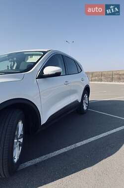 Внедорожник / Кроссовер Ford Escape 2020 в 