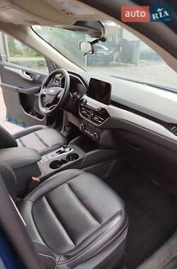 Внедорожник / Кроссовер Ford Escape 2020 в 