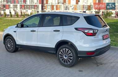 Внедорожник / Кроссовер Ford Escape 2016 в 