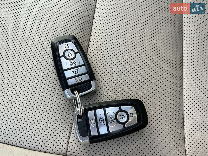 Позашляховик / Кросовер Ford Escape 2020 в Василькові