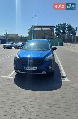 Внедорожник / Кроссовер Ford Escape 2017 в 