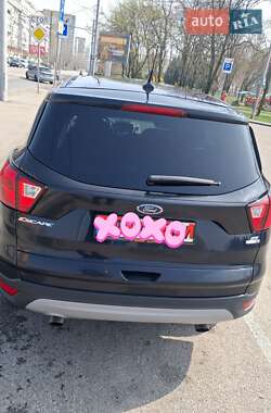 Внедорожник / Кроссовер Ford Escape 2018 в 