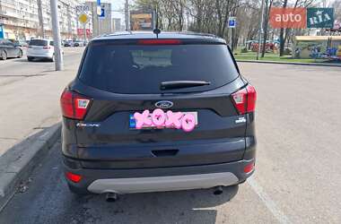 Внедорожник / Кроссовер Ford Escape 2018 в 