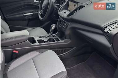 Внедорожник / Кроссовер Ford Escape 2018 в 