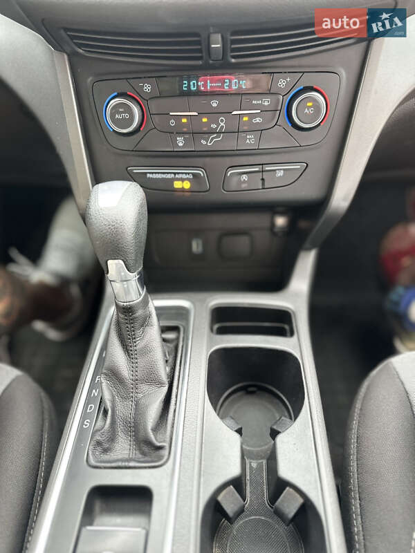 Внедорожник / Кроссовер Ford Escape 2017 в Киеве