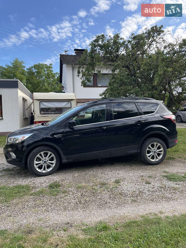 Внедорожник / Кроссовер Ford Escape 2016 в Ужгороде