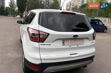 Внедорожник / Кроссовер Ford Escape 2017 в 