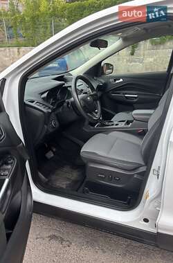 Внедорожник / Кроссовер Ford Escape 2017 в 