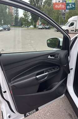 Внедорожник / Кроссовер Ford Escape 2017 в 