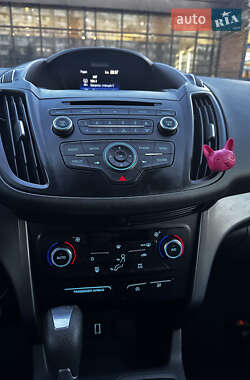 Внедорожник / Кроссовер Ford Escape 2017 в 