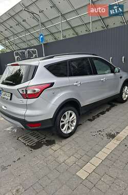 Внедорожник / Кроссовер Ford Escape 2018 в 
