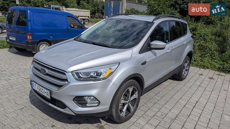 Позашляховик / Кросовер Ford Escape 2016 в Івано-Франківську