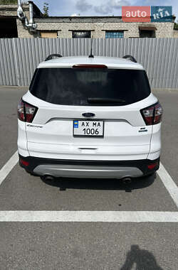 Внедорожник / Кроссовер Ford Escape 2017 в 