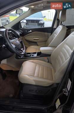Внедорожник / Кроссовер Ford Escape 2018 в 
