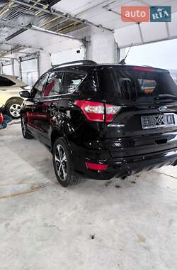 Внедорожник / Кроссовер Ford Escape 2018 в 