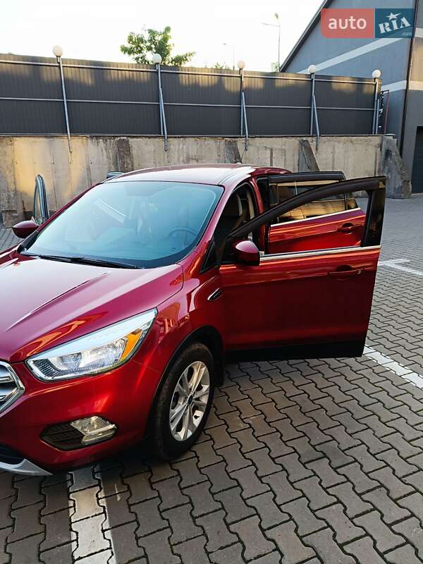 Внедорожник / Кроссовер Ford Escape 2016 в Ивано-Франковске