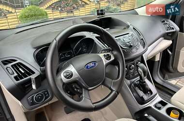 Позашляховик / Кросовер Ford Escape 2015 в 