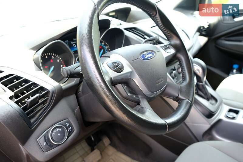 Внедорожник / Кроссовер Ford Escape 2016 в Днепре