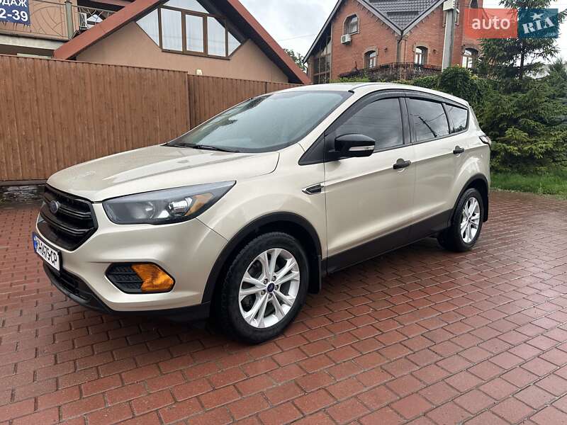 Внедорожник / Кроссовер Ford Escape 2018 в 