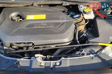 Внедорожник / Кроссовер Ford Escape 2015 в 