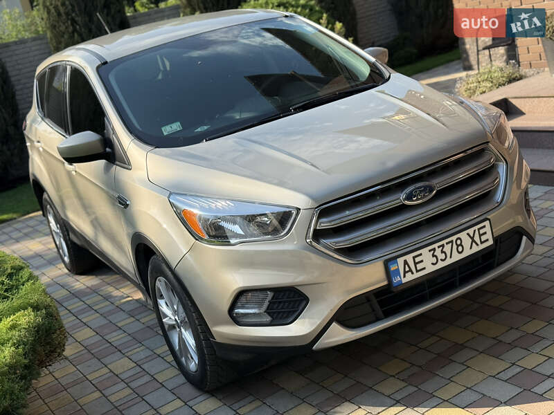 Внедорожник / Кроссовер Ford Escape 2017 в Днепре