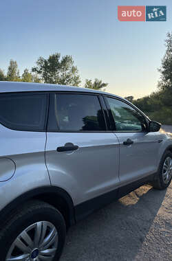 Внедорожник / Кроссовер Ford Escape 2017 в 