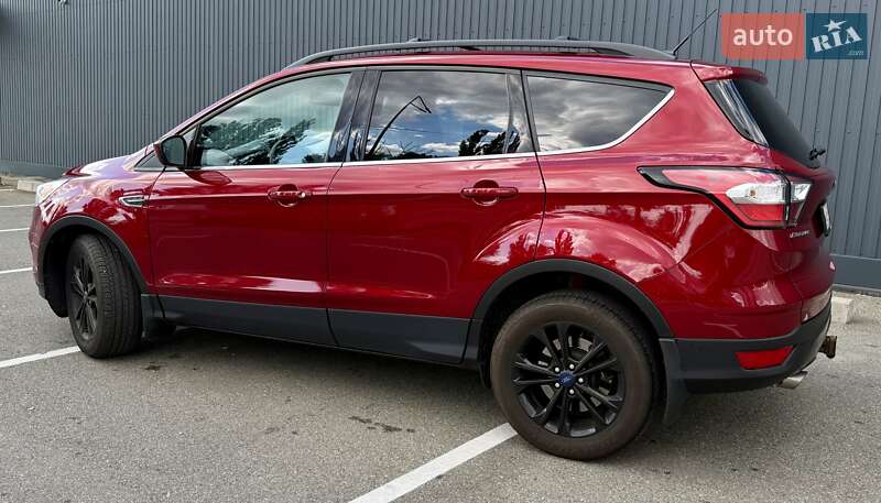 Внедорожник / Кроссовер Ford Escape 2017 в Киеве