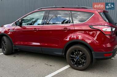 Внедорожник / Кроссовер Ford Escape 2017 в 