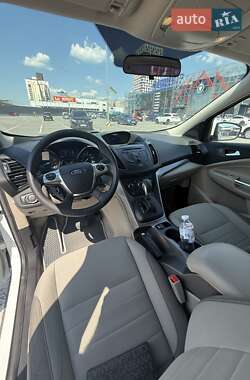 Внедорожник / Кроссовер Ford Escape 2015 в 