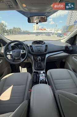 Внедорожник / Кроссовер Ford Escape 2015 в 