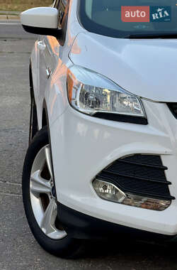 Внедорожник / Кроссовер Ford Escape 2014 в 